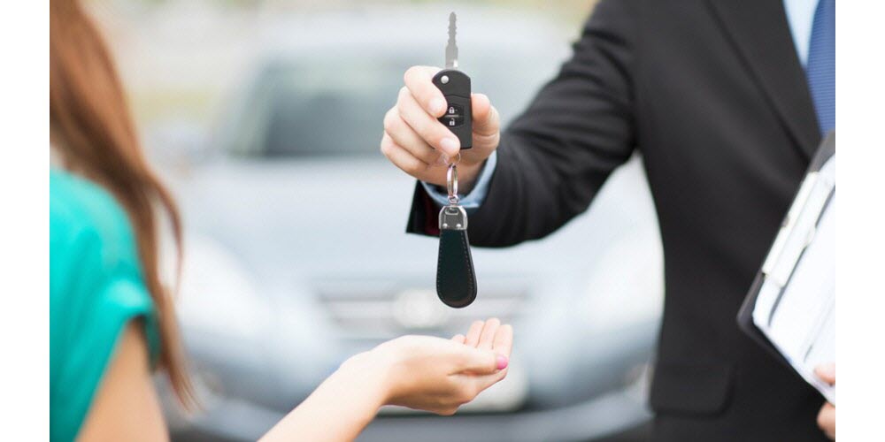 découvrez ce que vous risquez en prêtant votre voiture à une autre personne en cas d’infraction : responsabilités légales, amendes et conseils pour éviter les problèmes.
