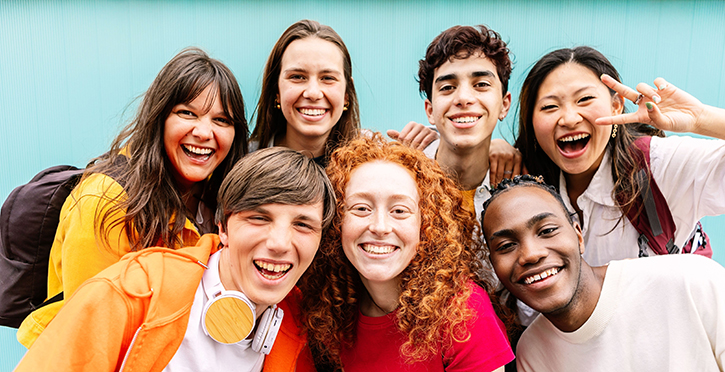 découvrez pourquoi l'assurance auto est souvent plus chère pour les jeunes conducteurs et comment réduire vos coûts tout en restant bien assuré.