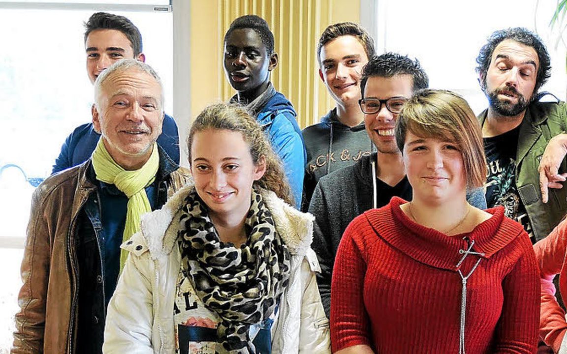 découvrez pourquoi les assurances auto coûtent plus cher pour les jeunes conducteurs et comment réduire ces frais grâce à nos conseils pratiques.