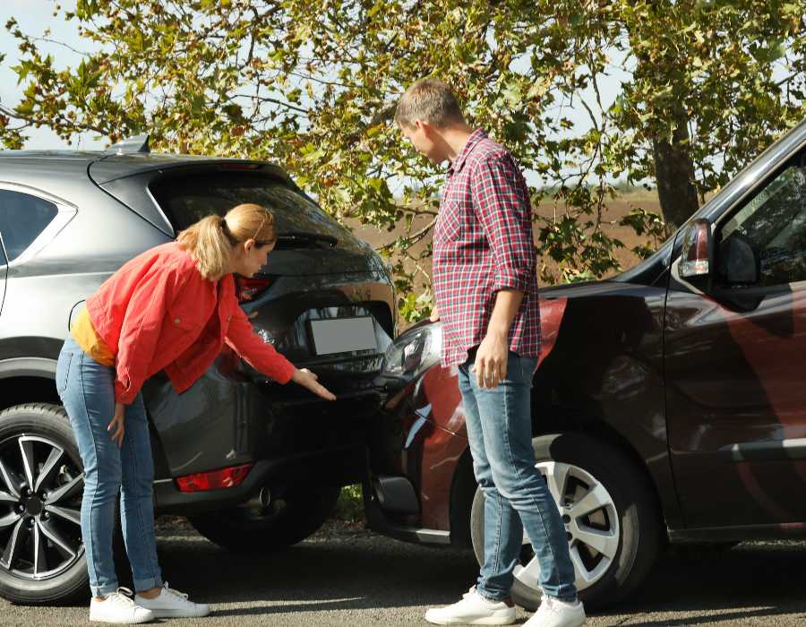découvrez nos solutions d'assurance adaptées aux jeunes conducteurs pour une protection optimale à prix compétitif.