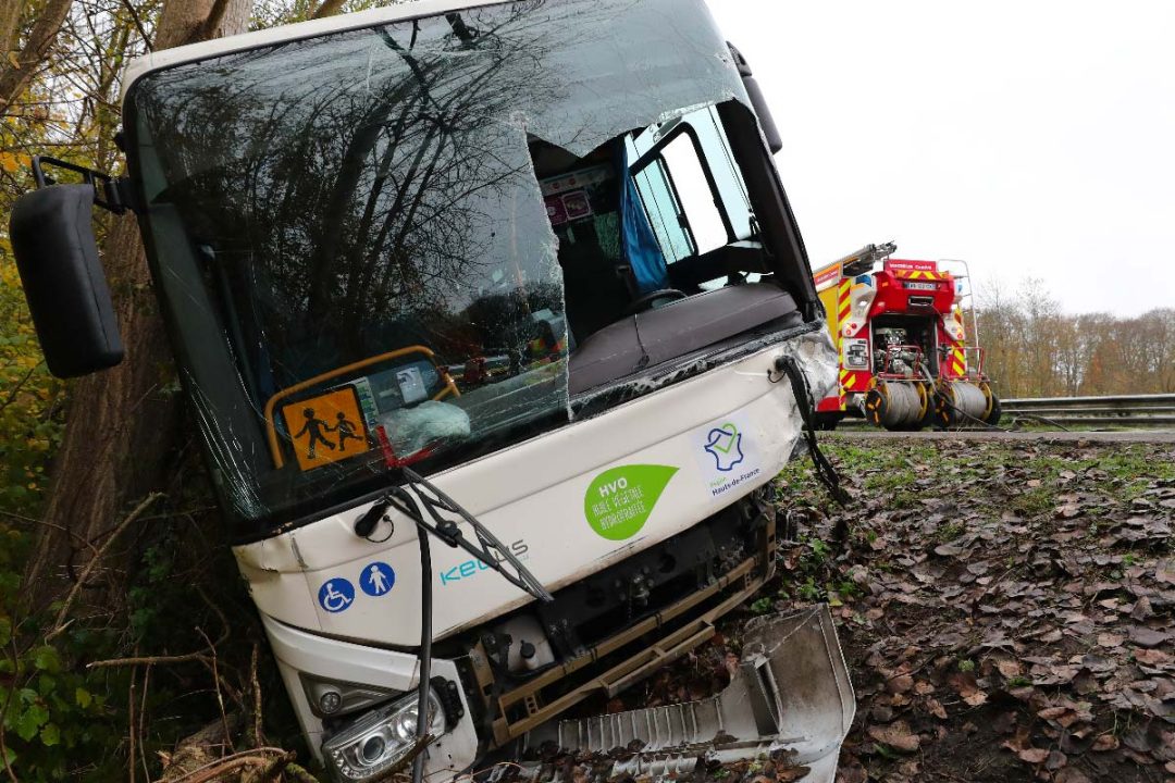 une famille échappe à un drame après un accident de bus survenu dans le val-d’oise, grâce à l'intervention rapide des secours et à la chance.
