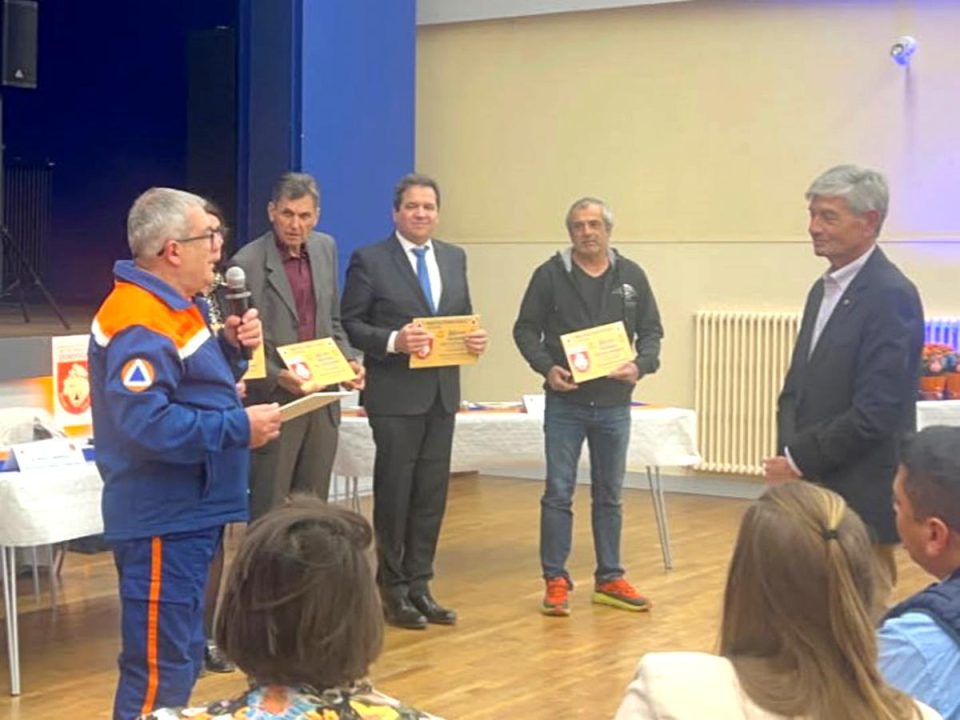 découvrez l'avis d'un médecin en dordogne sur les risques spécifiques auxquels les seniors sont exposés et comment les prévenir efficacement.