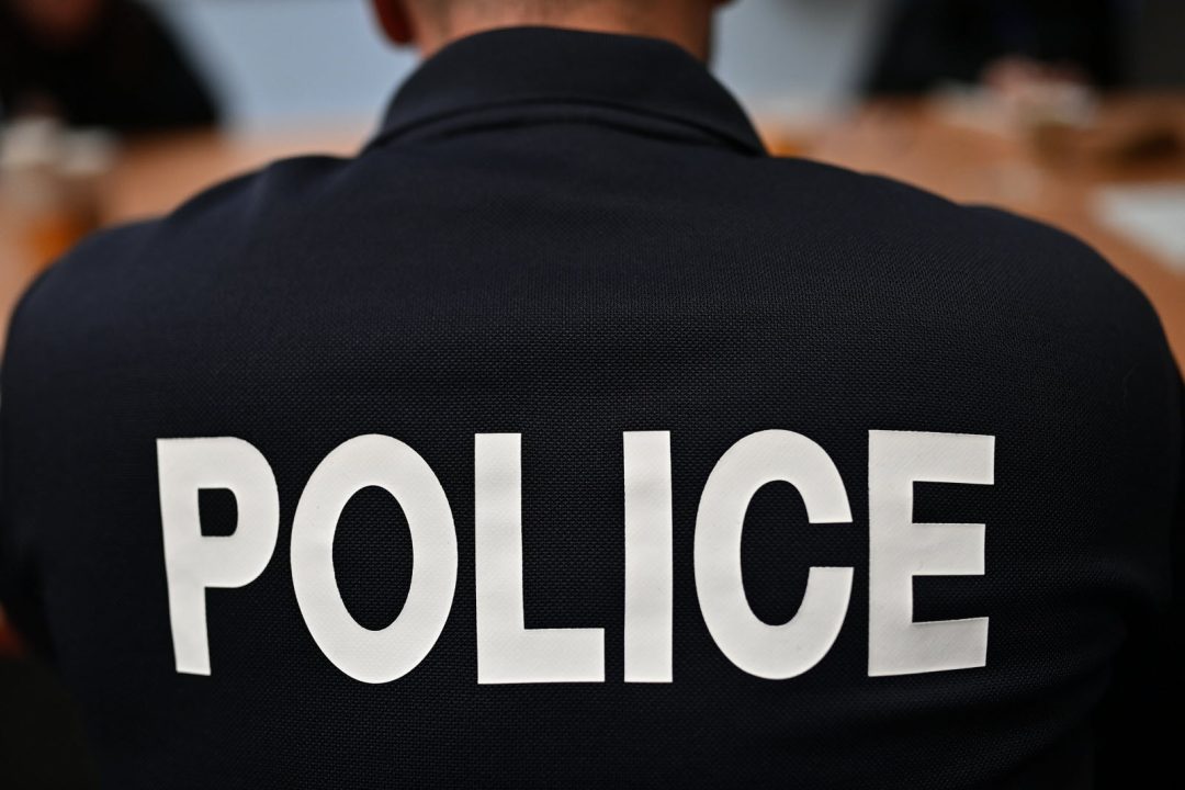 à saint-étienne, un incident impliquant alcool et conduite sans permis a marqué les festivités de pâques, soulevant des préoccupations de sécurité routière.